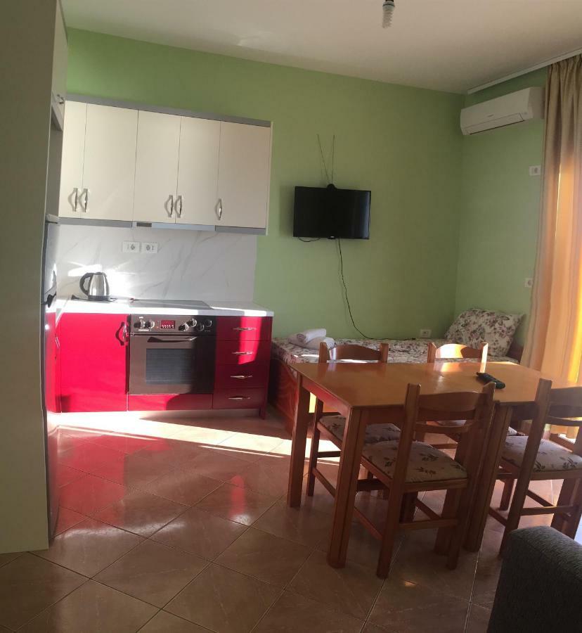 Mana Apartments Ksamil Esterno foto